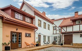 B2 Apartments